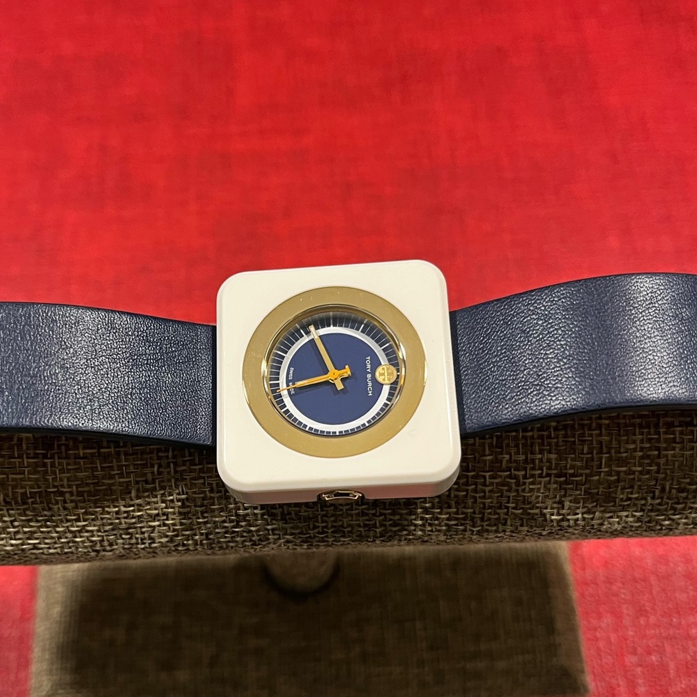 TORY BURCH ‘LIZZIE’ PRE-LOVED AUTHENTIC NAVY &WHITE SQUARE DESIGN LEATHER WATCH - Picture 7 of 16